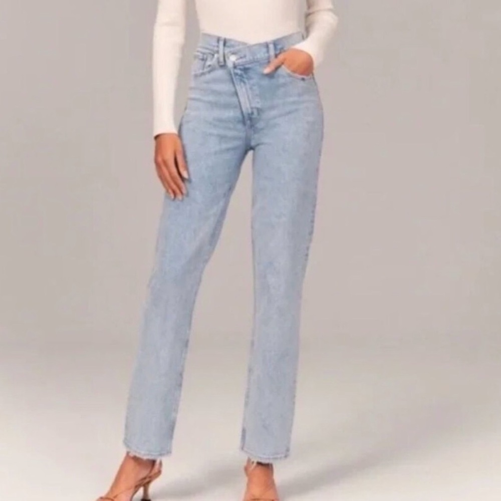 Abercrombie & Fitch: The 90s Straight Ultra High Rise
